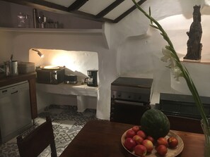 Kühlschrank, Mikrowelle, Ofen, Herdplatte