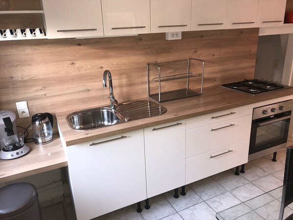 Fridge, microwave, oven, stovetop - Apartment in the heart of Perpignan very quiet (Perpignan)