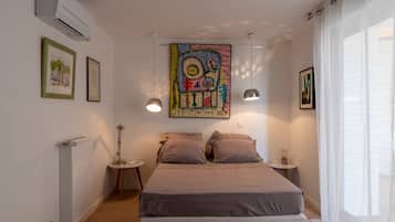 1 chambre, bureau, fer et planche Ă  repasser, lit parapluie