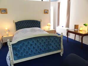8 Schlafzimmer, Bügeleisen/Bügelbrett, WLAN