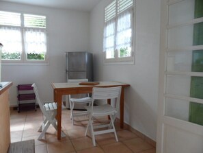 Interior - Villa Alamanda for 2-4 people less than 50 meters from the Caribbean Sea (Le Moule)