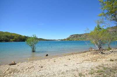 'MARJOLAINE' Gite T2 / VIEW OF THE LAKE 200 m away from the beaches