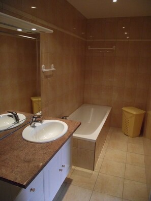 Bathtub - EDONIAA vacation rentals in the heart of the Bay of Somme (Quend)