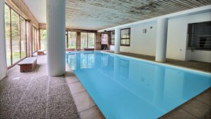 A large indoor swimming pool with clear blue water, surrounded by large windows and a wooden ceiling. - DAILLE  S18 - 4 PERS - WIFI - SWIMMING POOL ACCESS - SAINT JEAN D'AULPS RESORT - NEAR MORZINE (Saint-Jean-d´Aulps)