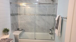 Bathtub, hair dryer, towels, soap - Waterfront Island Condo on Boca Grande-Pure Bliss BGN complex (Placida)