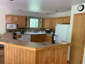 冰箱、微波炉、烤箱、炉灶