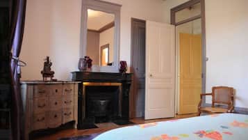 1 chambre, lit parapluie, Wi-Fi gratuit, draps fournis
