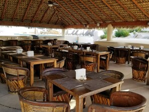 Outdoor dining - Terrasol Resort--Sleeps 10,  4 bed/3 bath Beachfront Walk to Marina, Downtown (Cabo San Lucas)
