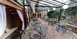 Outdoor dining - Unique Chicago Penthouse Loft - Amazing Deal & Location (Chicago)
