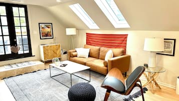 Smart TV, fireplace, video-game console, DVD player