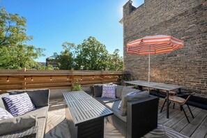 Outdoor dining - Unique Chicago Penthouse Loft - Amazing Deal & Location (Chicago)