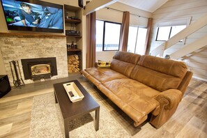 TV, fireplace, stereo