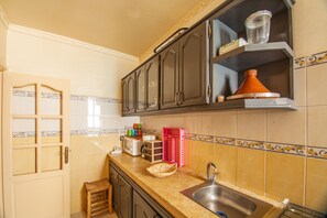 Fridge, microwave, oven, stovetop - A change of scenery guaranteed: TV apartment, WIFI, Car park (Marrakech)
