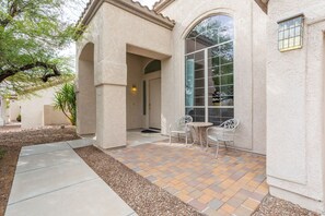 Outdoor dining - Pristine Rancho Vistoso Estate with a Private Pool (Oro Valley)
