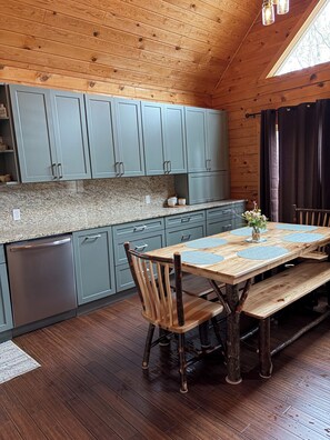 Dining - Nature lovers paradise w/direct access to lake,  trails & ample trailer parking. (Atlanta)