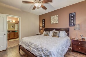 2 bedrooms, iron/ironing board, WiFi - Serene Two Bedroom Two Bath Phoenix Condo (Phoenix)