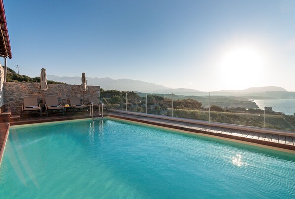 حمّام سباحة خارجي