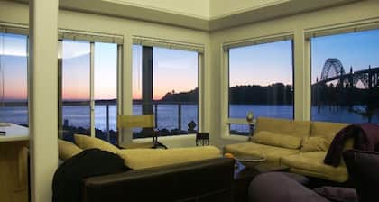 Super Fall Savings
@ Iconic & Fun Spacious Ocean house & location-Great Views!