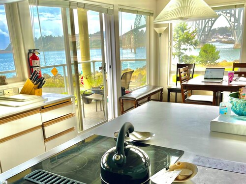 Spectacular Water-front Views @ Spacious House & Iconic Oregon Coast Location