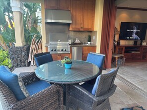 Outdoor dining - Luxury Kolea Villa in Waikoloa Beach Resort-Oceanfront Development (Waikoloa Village)