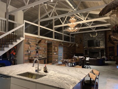 Luxurious Otter Pointe