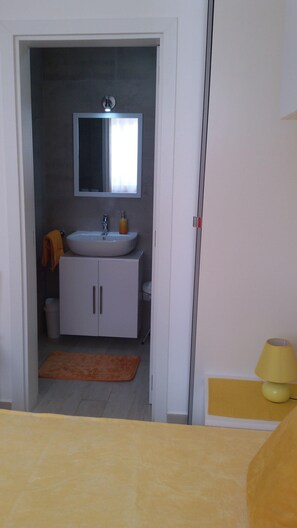 1 makuuhuone, tallelokero huoneessa, silitysrauta/-lauta, Wi-Fi