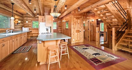 Split Rock Blockhaus mit Blick auf den Lake Superior, ruhig gelegen in 100 Jahre alten White Pines