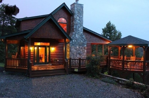 Stunning Views, 3 King Suites, Relax in Luxury - MasterPeace Cabin