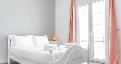 gatis house, naxos town center,suitable for families, groups, spaceus and cozy!