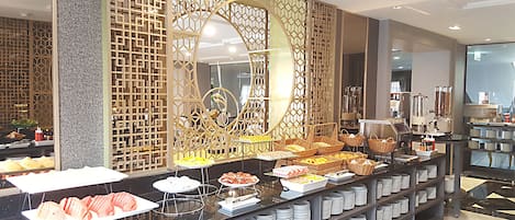 Daily buffet breakfast (THB 300 per person)