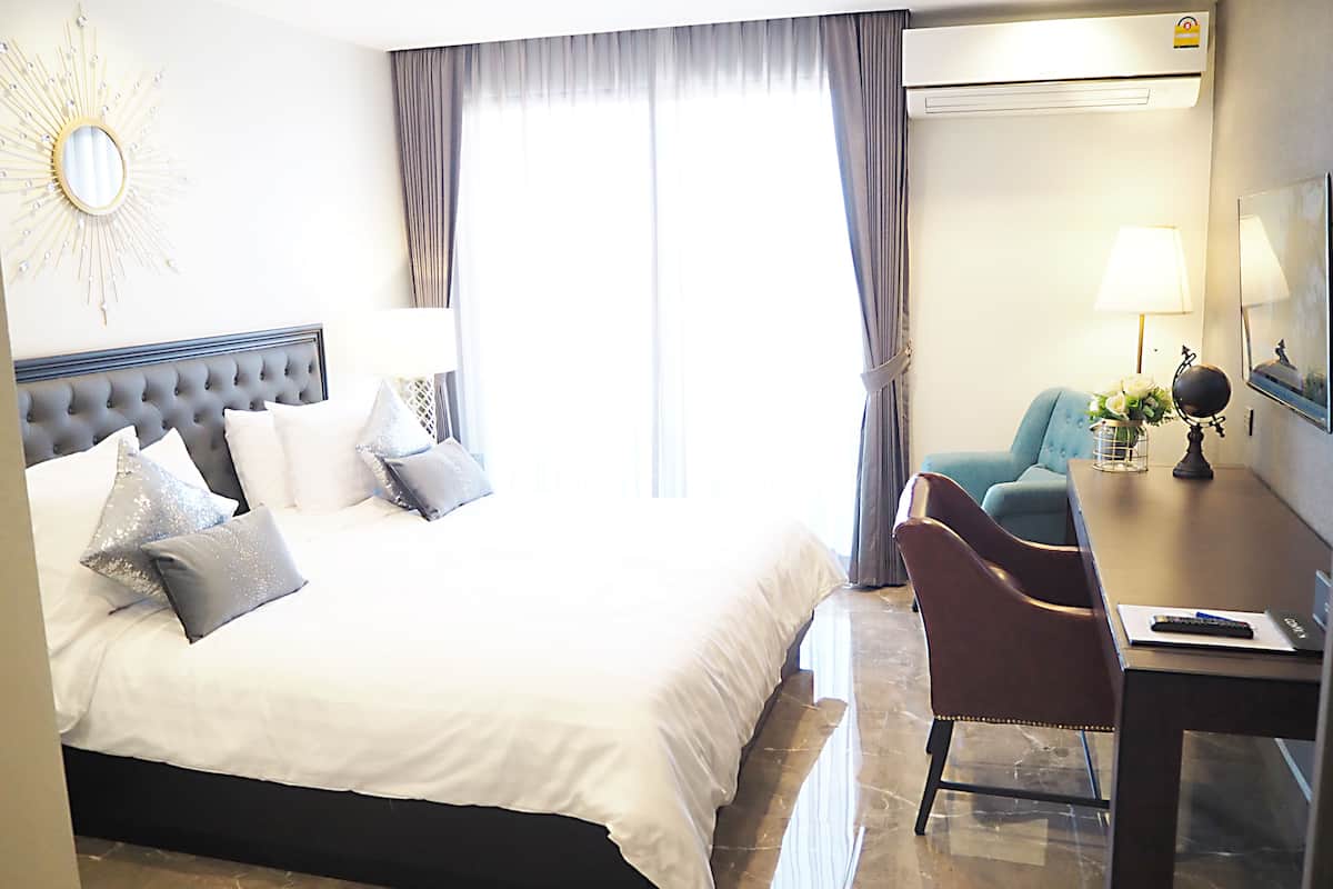 Club Connx King | Premium bedding, minibar, in-room safe, desk