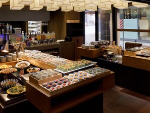Desayuno japonés todos los días (con cargo) 