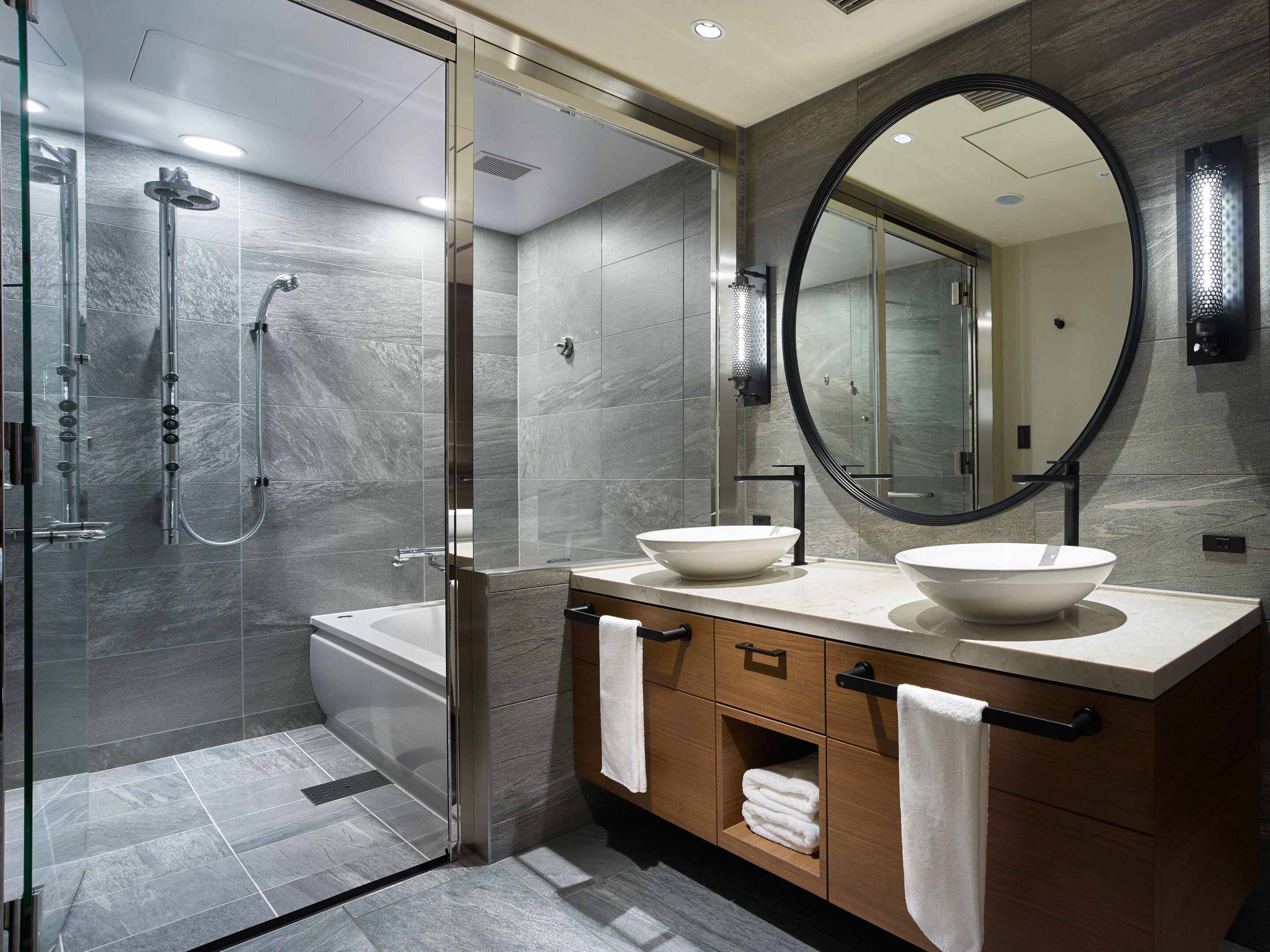 combined shower/bathtub, deep-soaking bathtub, free toiletries