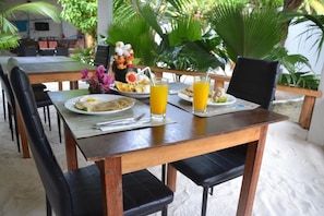 Servizio di colazione, pranzo e cena