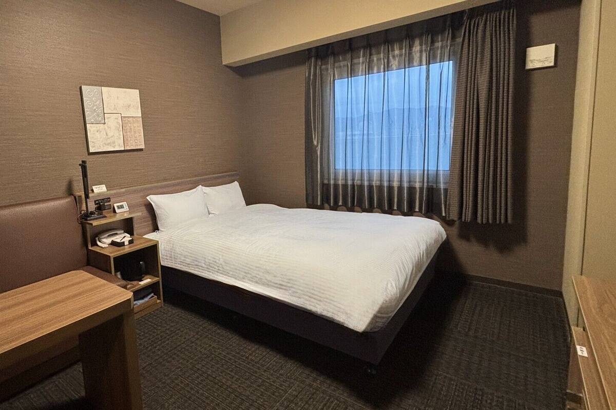 Desk, WiFi (free), bed sheets