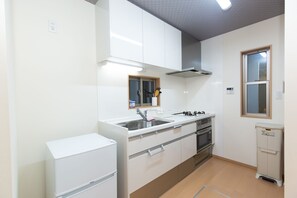 Private Vacation Home | Private kitchenette | Fridge, microwave, stovetop, cookware/dishes/utensils - Noyado-Gosho (Kyoto)