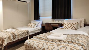 Værelse med 2 enkeltsenge | Premium-sengetøj, dundyner, skrivebord