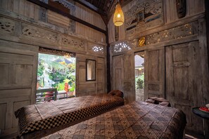 Couples treatment room(s), hot stone massages, Thai massages