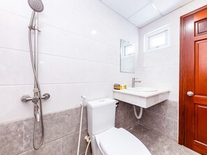 Bathroom - OYO 303 Lasan View Hotel (Nha Trang)