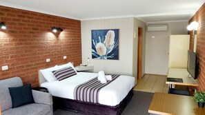 双人房 | 特色装修、特色家居、办公桌、笔记本电脑工作区