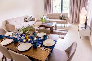 Departamento familiar, varias camas, para no fumadores, vista a la colina | Servicio a la habitación