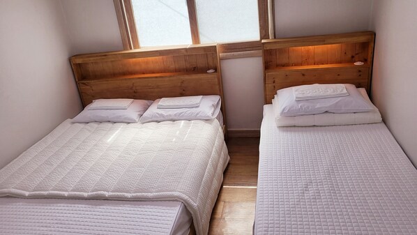 Triple Room | Free WiFi, bed sheets - Gangneung ING Guesthouse - Hostel (Gangneung)