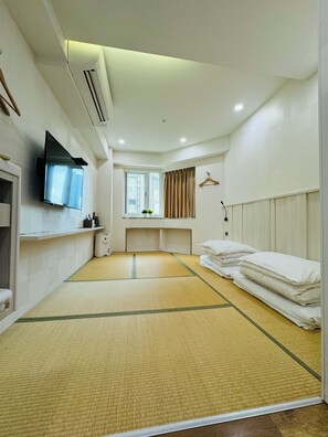 Japanese Twin Room | Down comforters, soundproofing, bed sheets