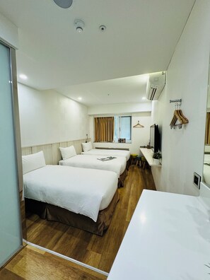 Down duvets, soundproofing, bed sheets - APause Inn (Taipei)