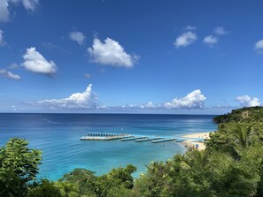 Beach nearby, sun-loungers, beach towels