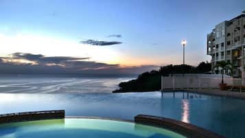 Infinity-Pool