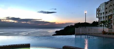 Infinity-Pool