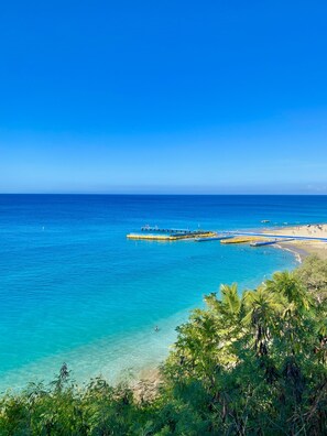 Beach nearby, sun loungers, beach towels