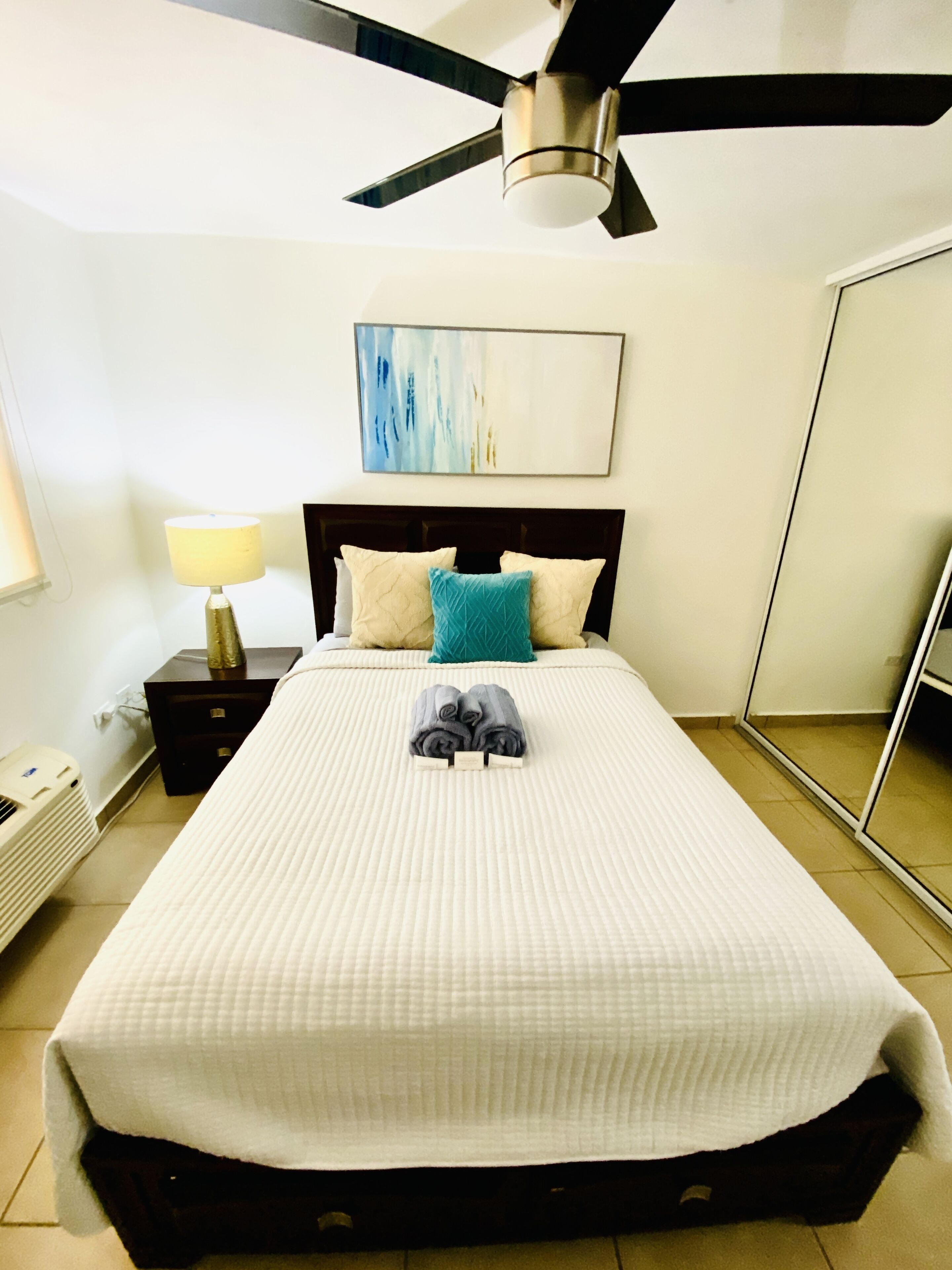 2 Schlafzimmer, Zimmersafe, Schreibtisch, Bügeleisen/Bügelbrett