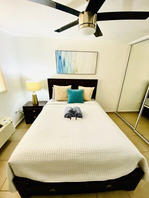 2 bedrooms, in-room safe, desk, iron/ironing board